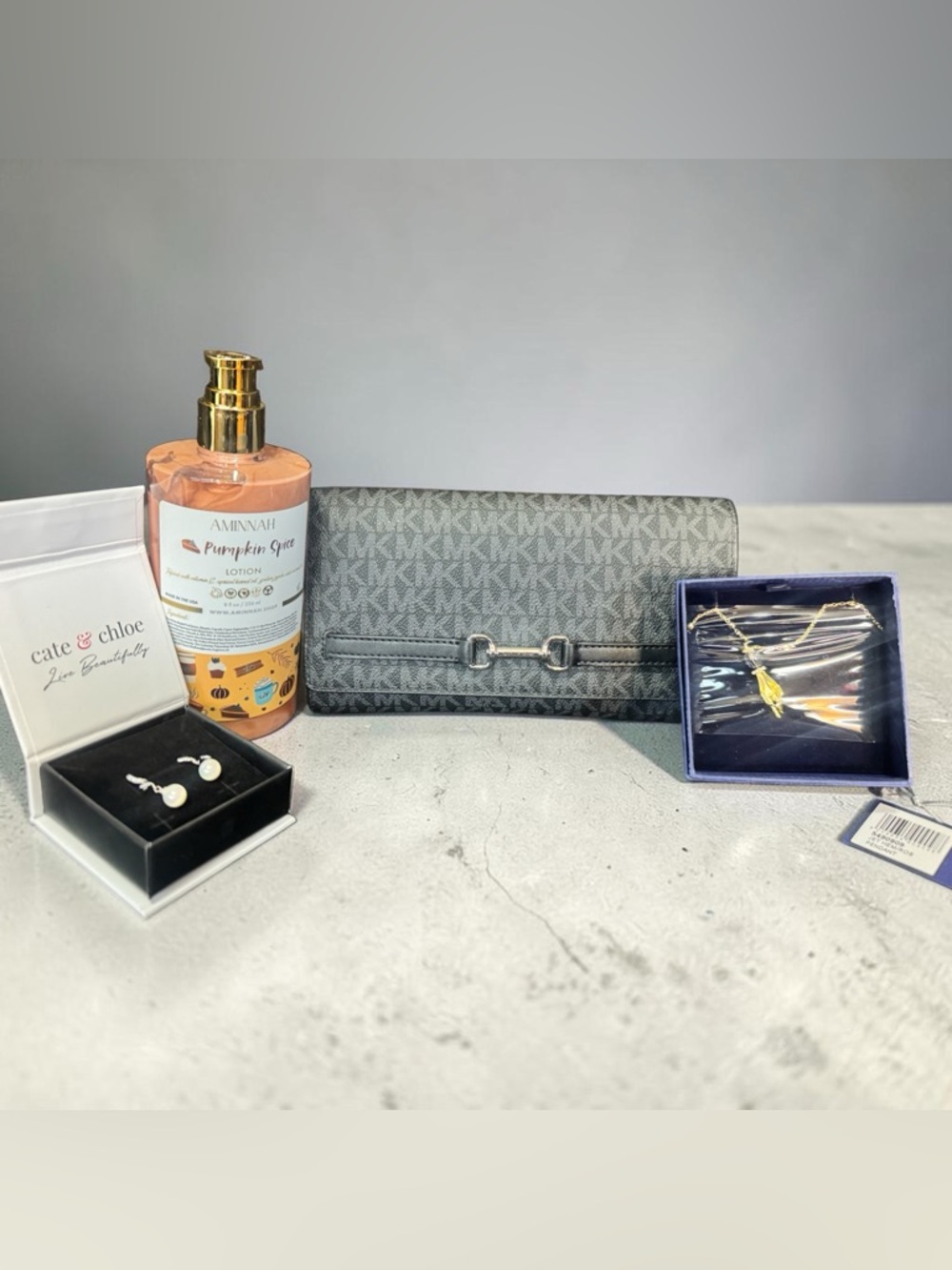 🖤 Michael Kors Carson Large Logo Convertible Crossbody Bag 🖤 NWT